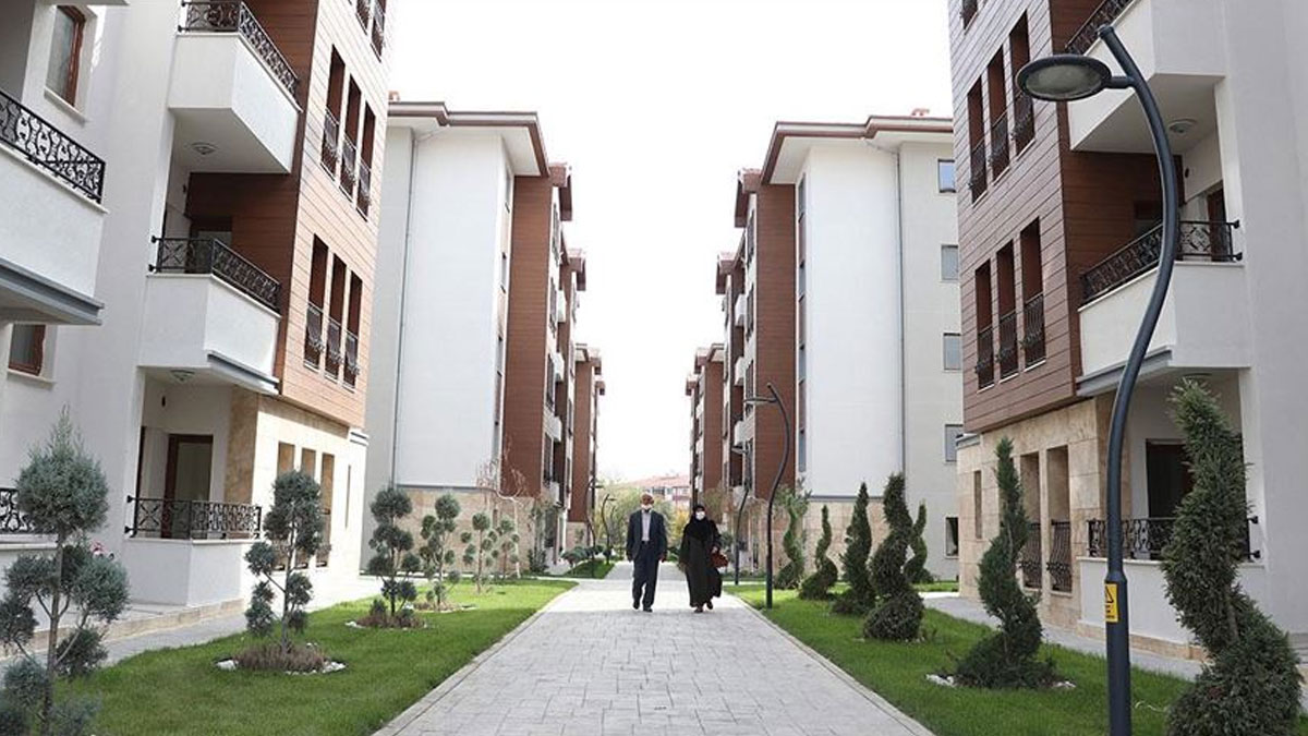 Elaz��'da depremzedeler konutlar�na kavu�uyor