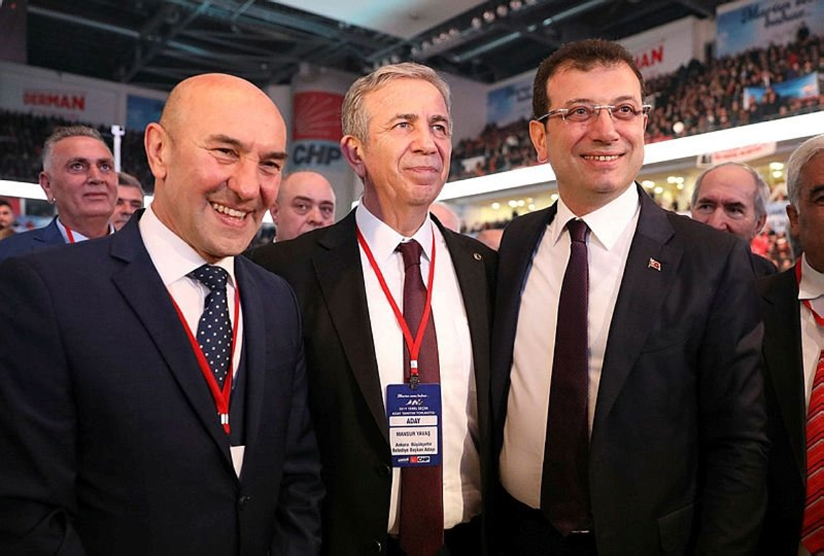 K�l��daro�lu'nun vaatleri havalarda u�u�urken CHP belediyelerinde kriz ya�an�yor
