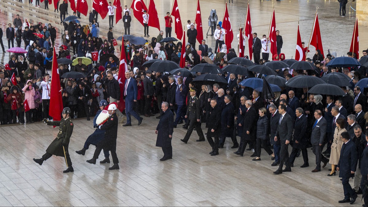 Trkiye, 23 Nisan' kutluyor... Meclis Bakan ve Bakanlar Antkabir'i ziyaret etti