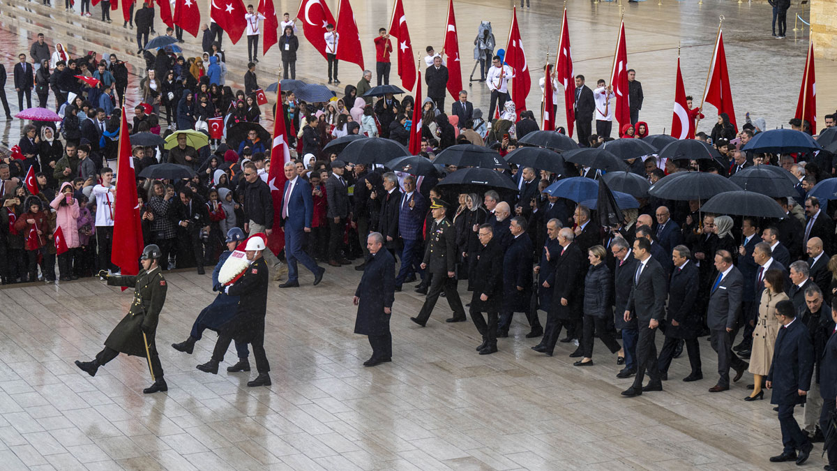 Meclis Ba�kan� ve Bakanlar An�tkabir'i ziyaret etti