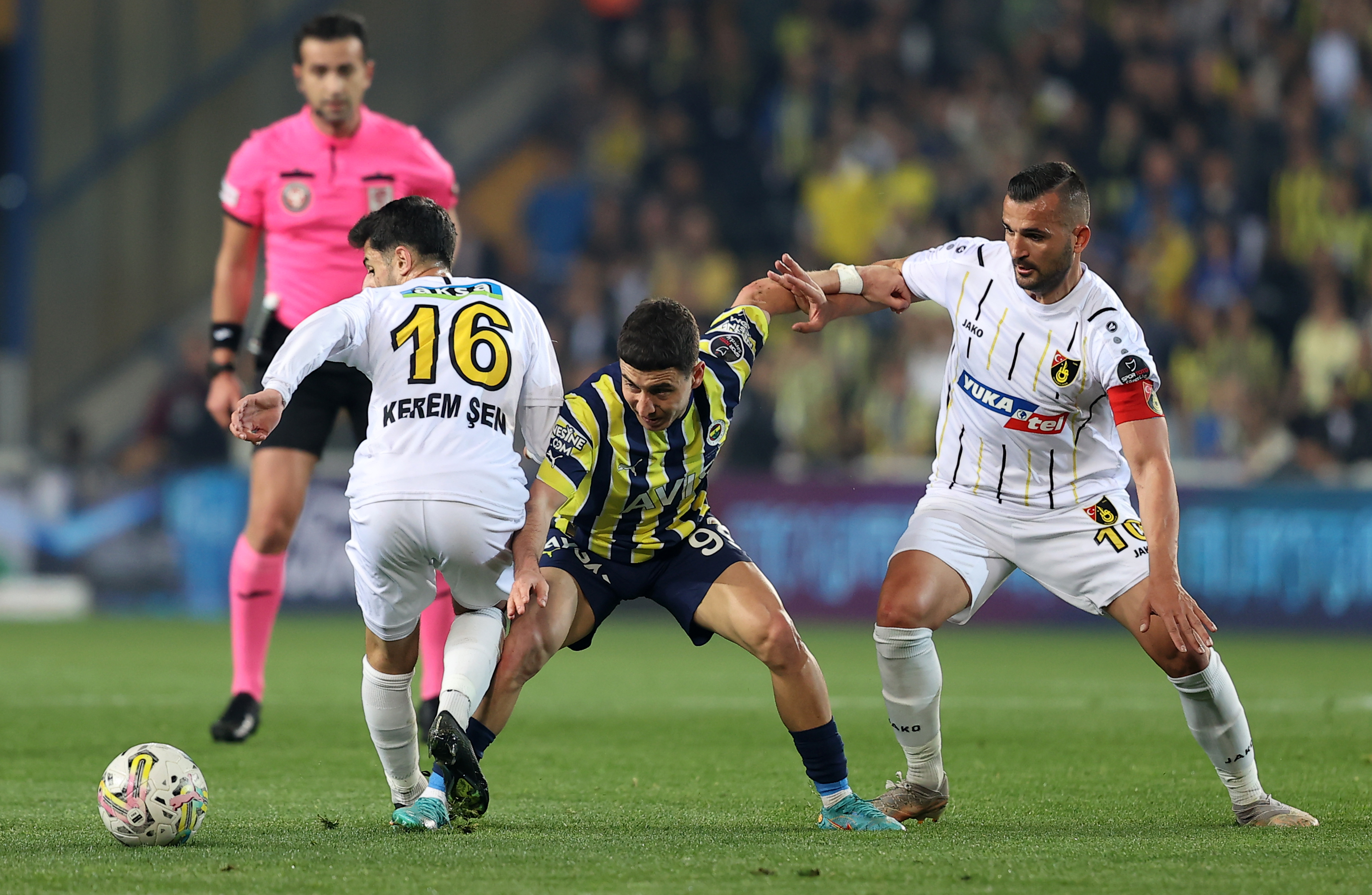 Emre Mor kart cezal�s� durumuna d��t�