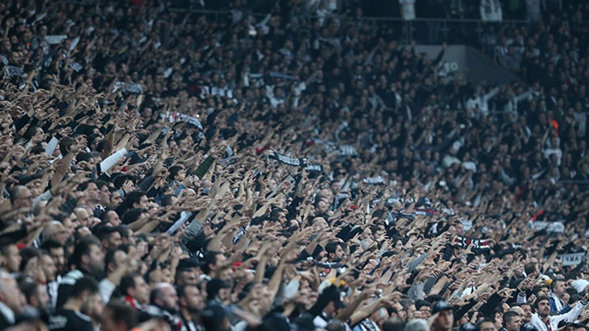 Beşiktaş - Galatasaray derbisinin tüm biletleri tükendi!