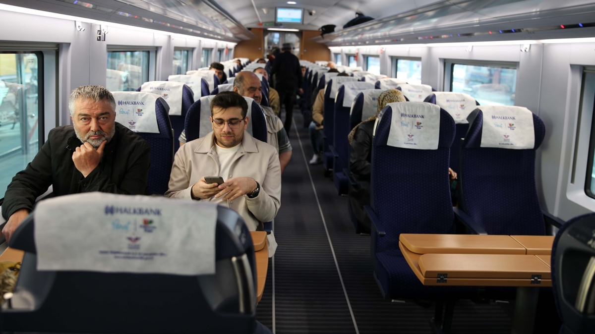 Ankara-Sivas Yksek Hzl Treni, ilk cretsiz yolcularyla Ankara'ya hareket etti