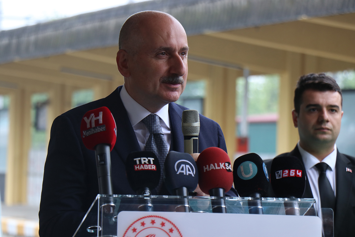 Bir ilk oldu, TCDD'ye teslim edildi... Bakan Karaismailo�lu: T�rkiye art�k kendisi �retebilecek duruma geldi