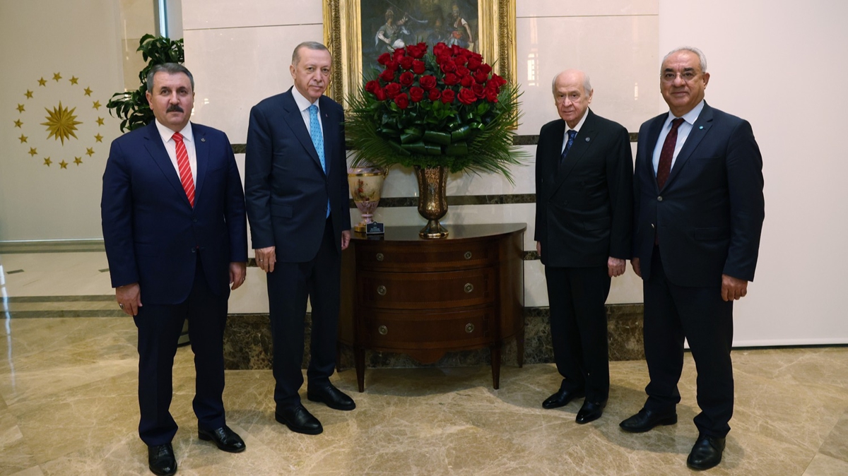 Cumhurbakan Erdoan, MHP Lideri Baheli, BBP Lideri Destici ve DSP Lideri Aksakal ile bir araya geldi