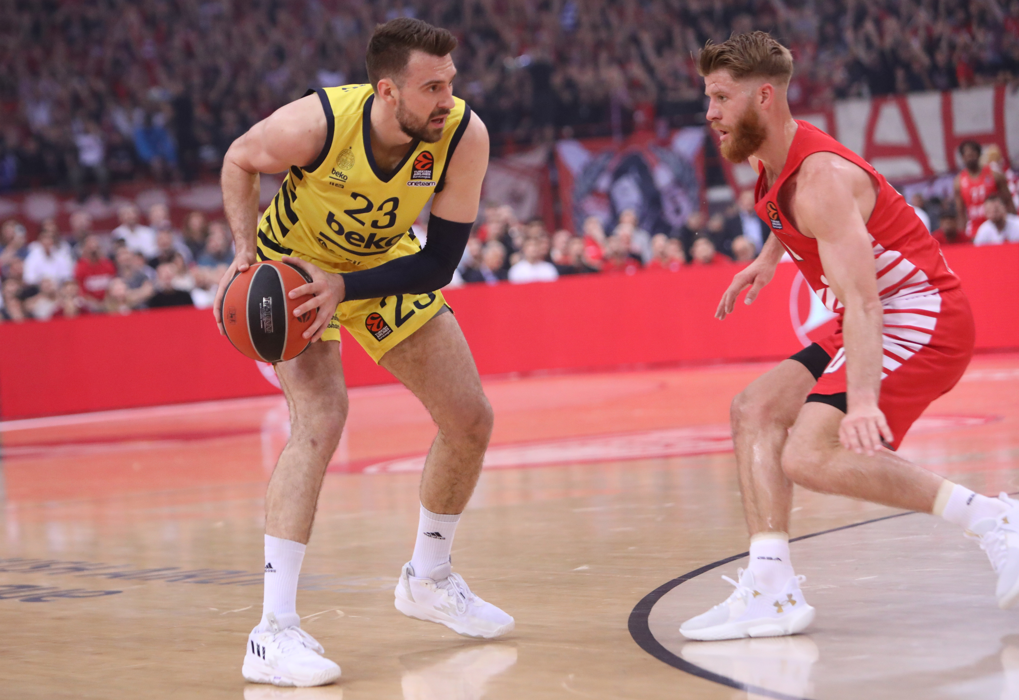 Fenerbahe Beko seride durumu 1-1'e getirdi