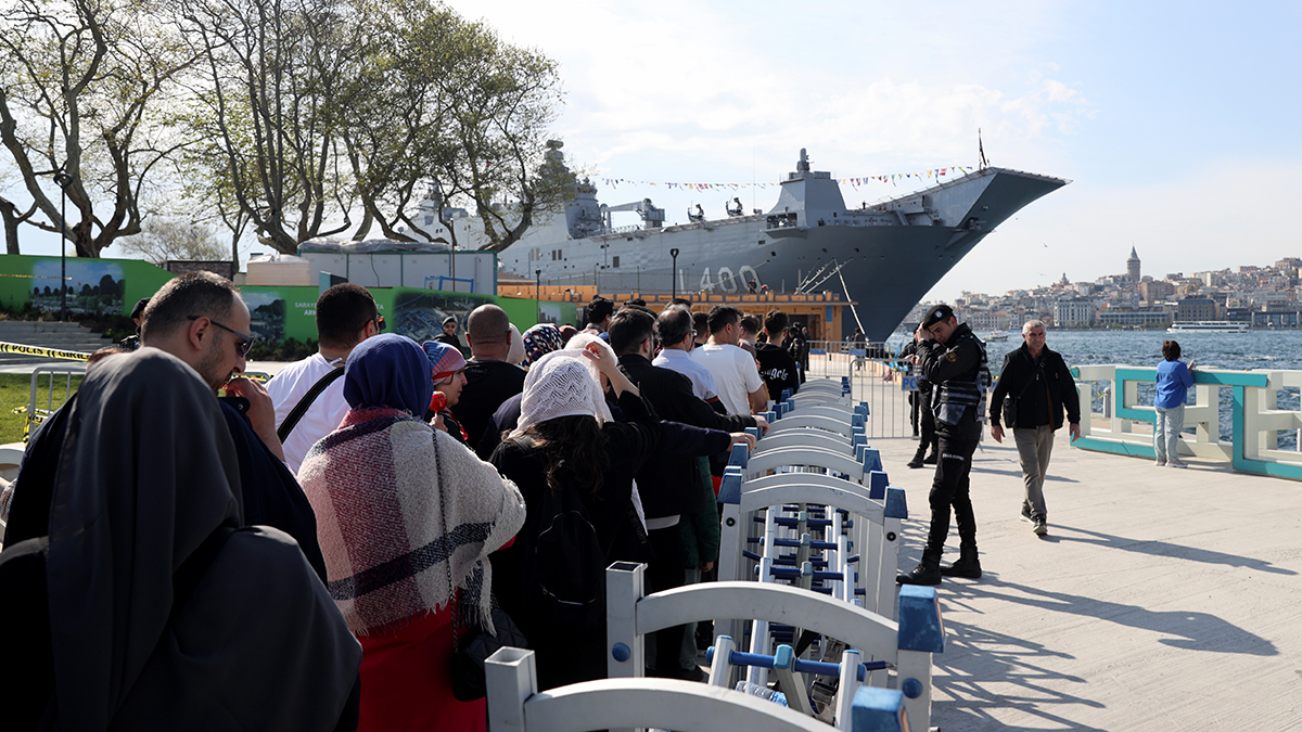 T�rkiye'nin en b�y�k askeri gemisi! TCG Anadolu'ya ziyaret�i ak�n� s�r�yor