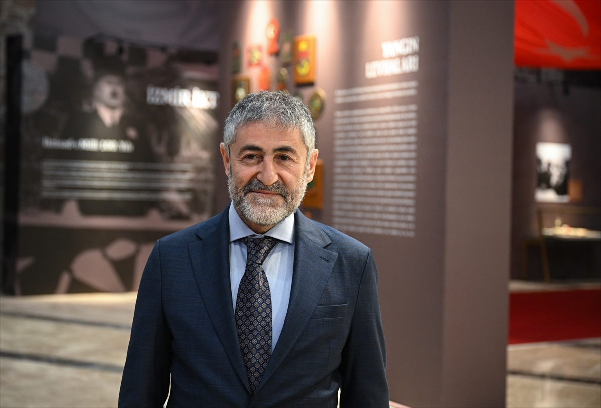 Bakan Nebati, �zmir �ktisat Kongresi'ne ili�kin sorular� cevaplad�
