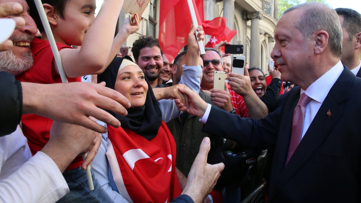 Cumhurbakan Erdoan'dan yurt dnda yaayan Trk vatandalarna mjde