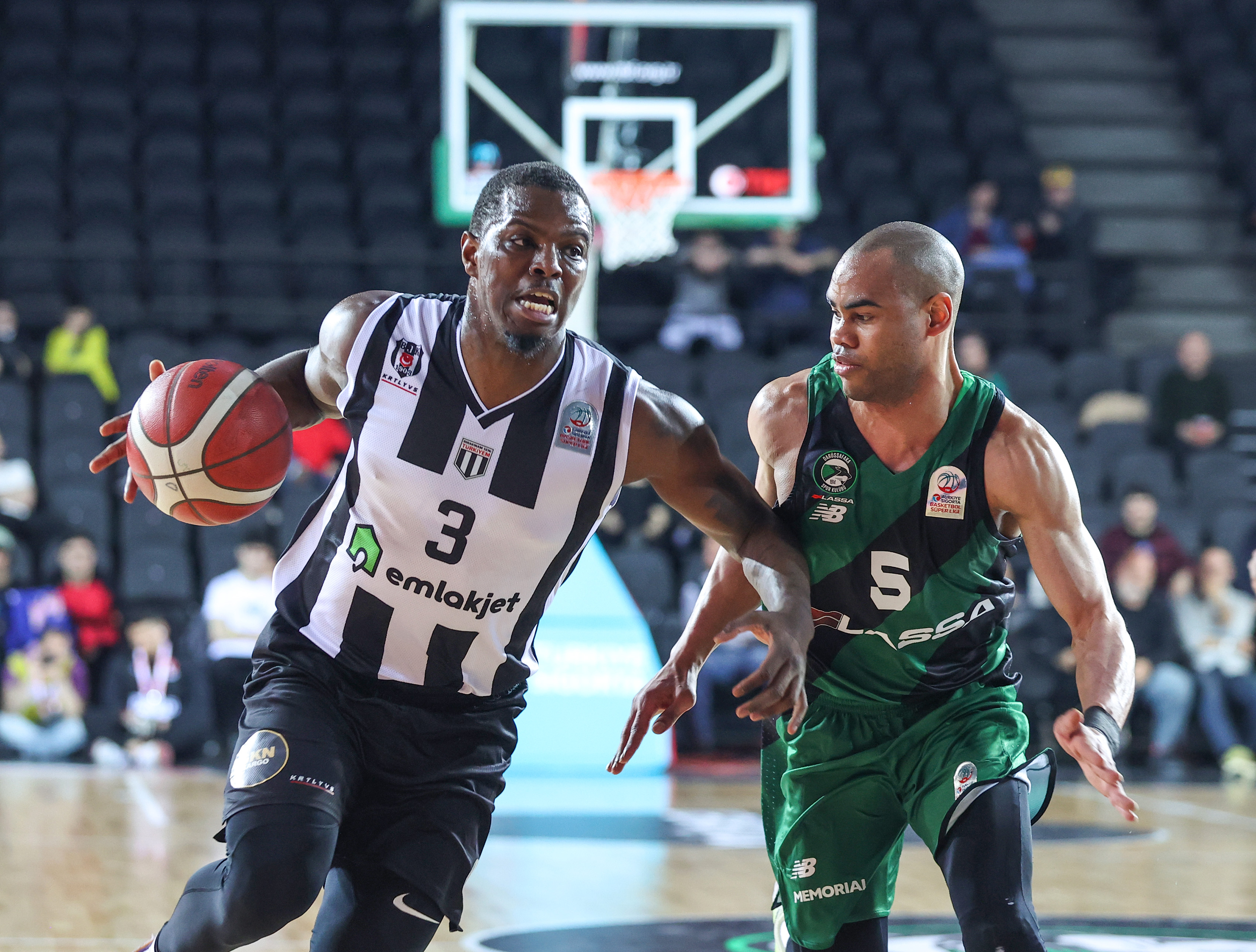 Dar���afaka Lassa evinde Be�ikta� Emlakjet'i yendi