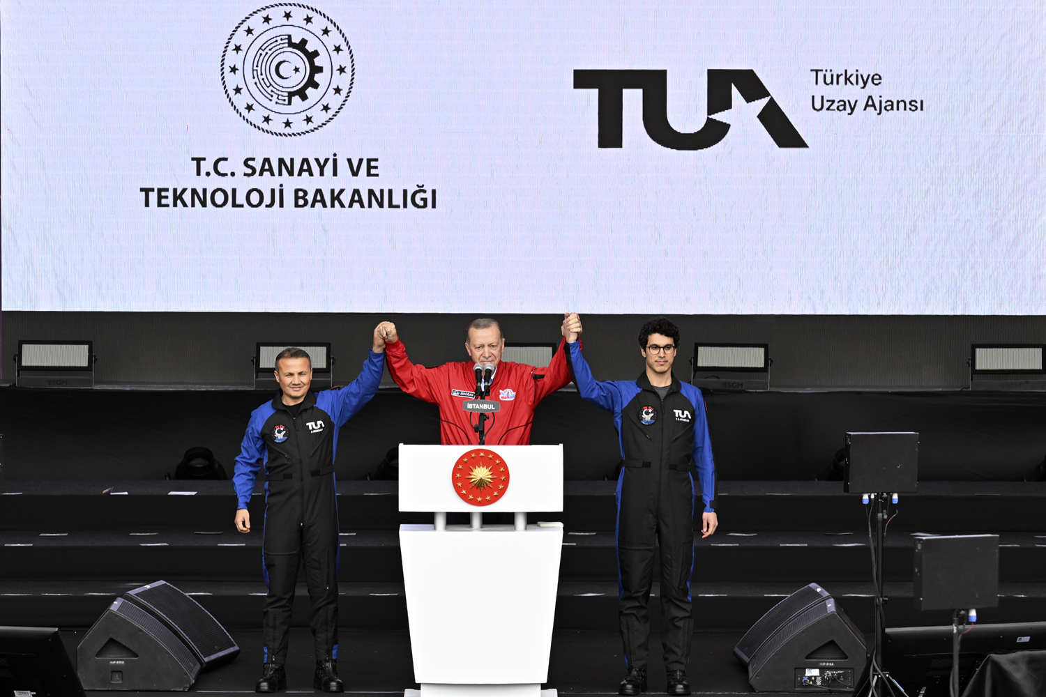 Uzay yolcular� zorlu testlerden ba�ar�yla ge�ti