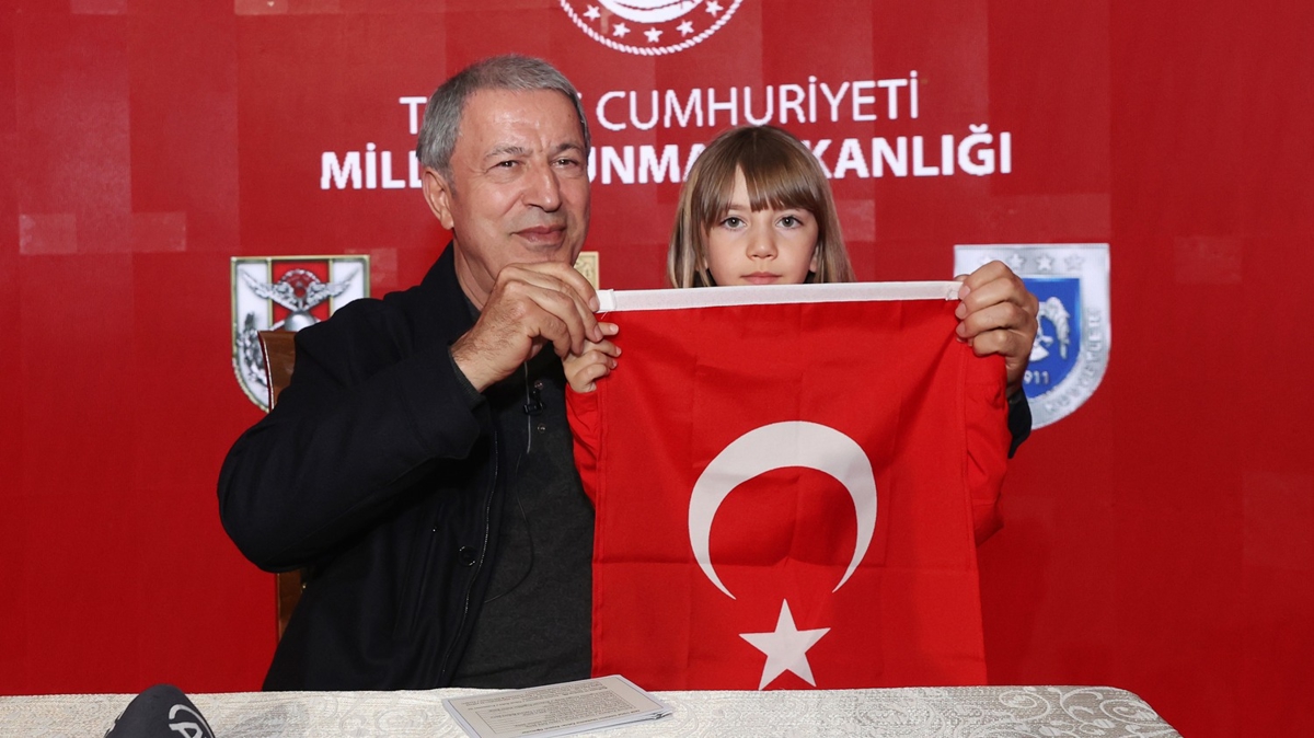 Bakan Akar: Her konuda yerli ve milli olmaya dikkat edeceiz