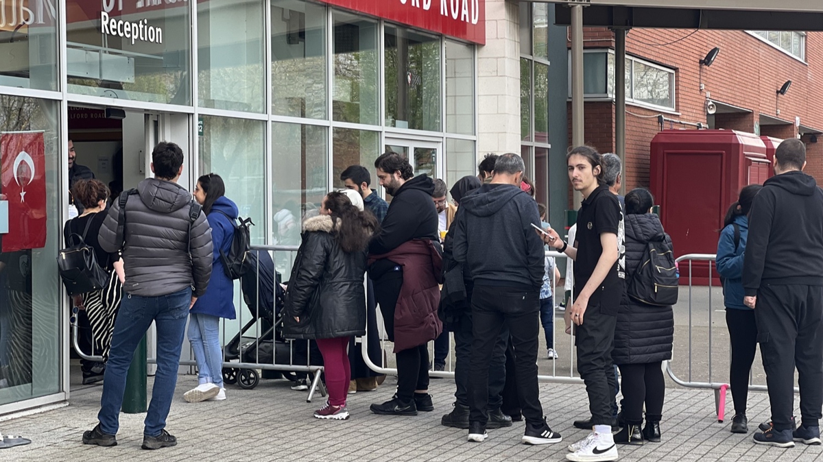 ngiltere'deki gurbetiler 14 Mays seimleri iin sandklara kotu