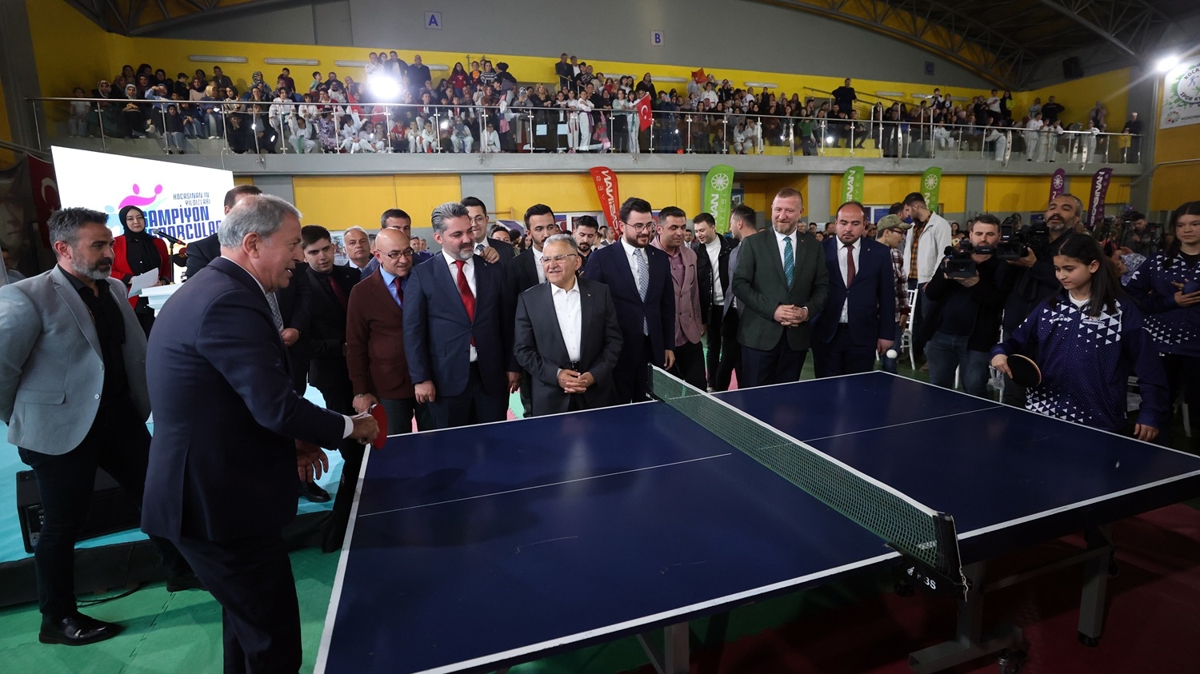 Bakan Akar, ''Baarl Sporculara dl Treni''ne katld