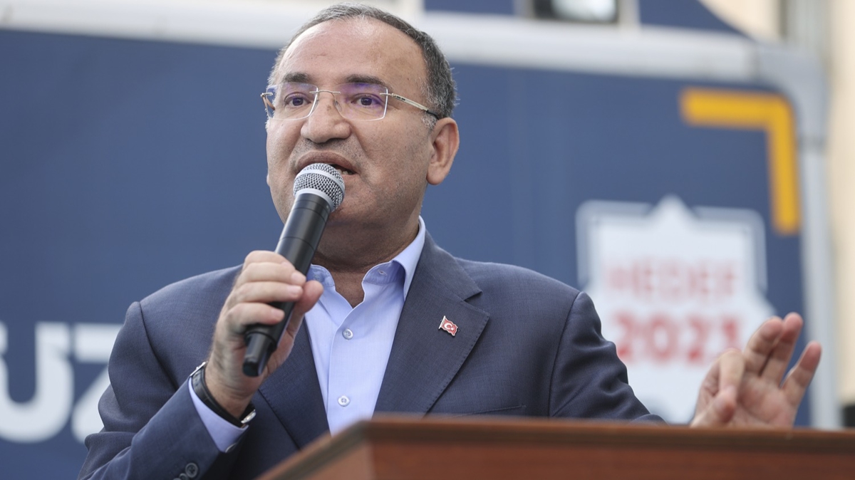 Bakan Bozdağ: Başı açık, başı örtülü herkesin seçilme hakkını eşit olarak sağlayan adımı biz attık