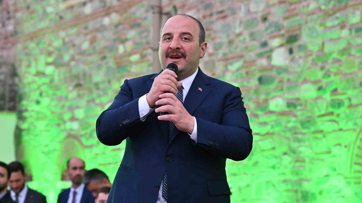 Bakan Varank'tan tepki: Şu listeleri bir inceleyin