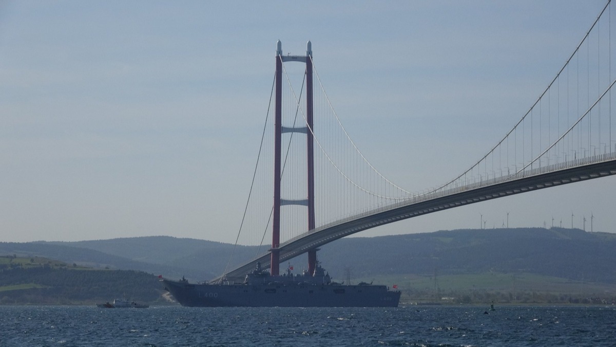 Dnyann ilk SHA gemisi TCG Anadolu anakkale'de