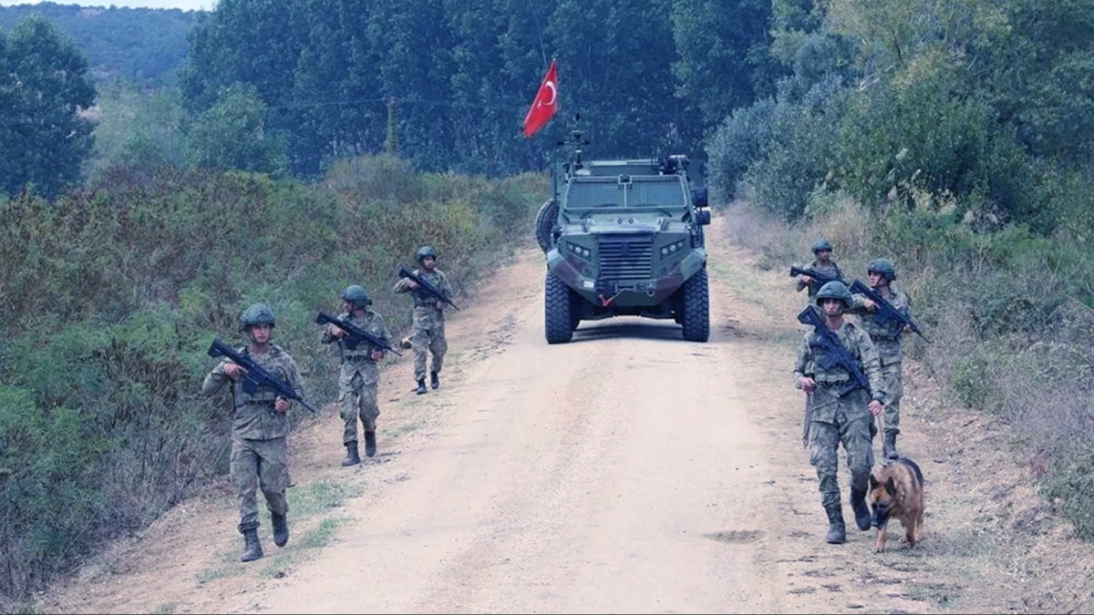 Trkiye'ye yasa d yollarla gemeye alan 12 kii yakaland