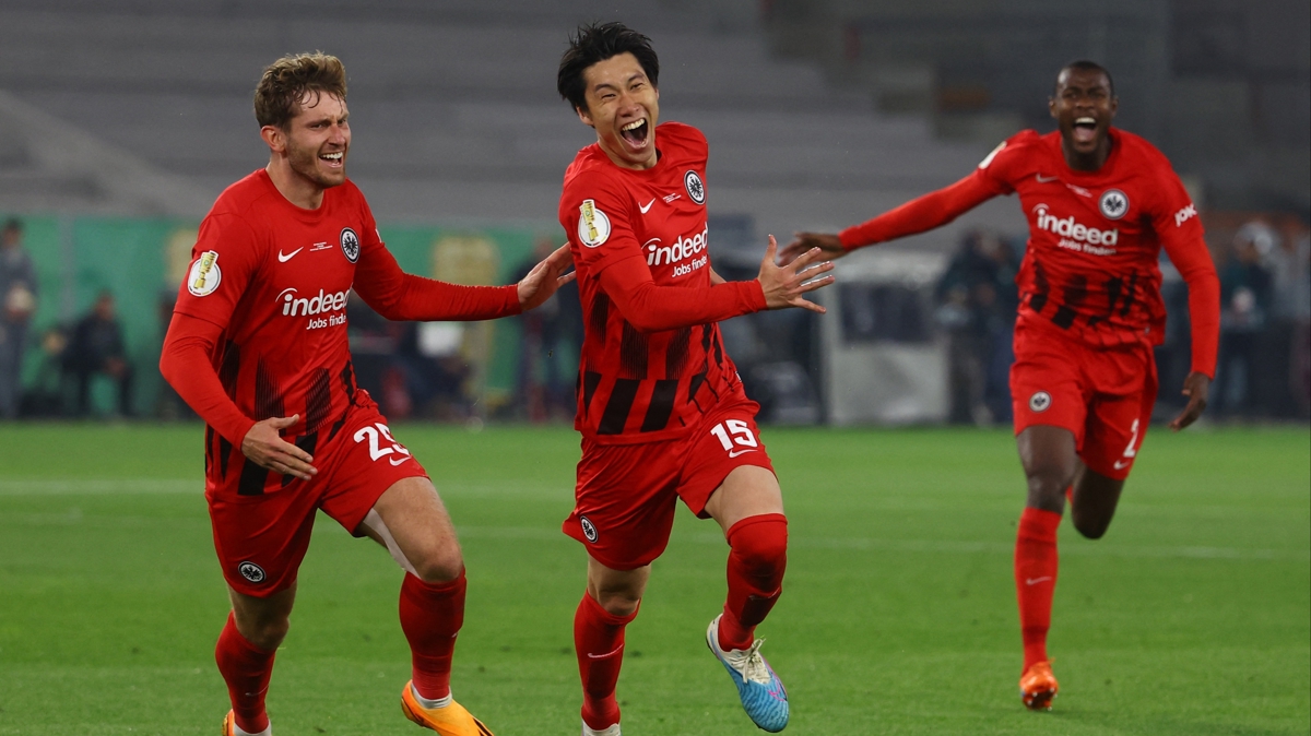 Eintracht Frankfurt final biletini kapt