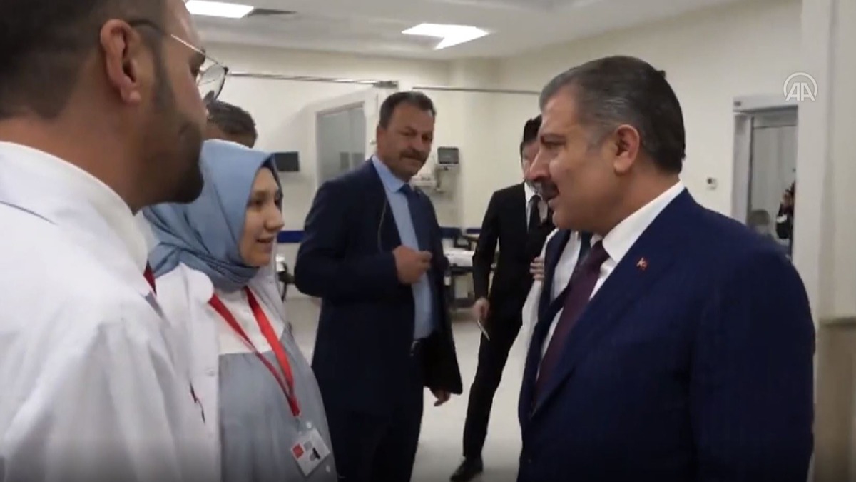 Salk Bakan Koca, Mamak Devlet Hastanesini ziyaret etti 