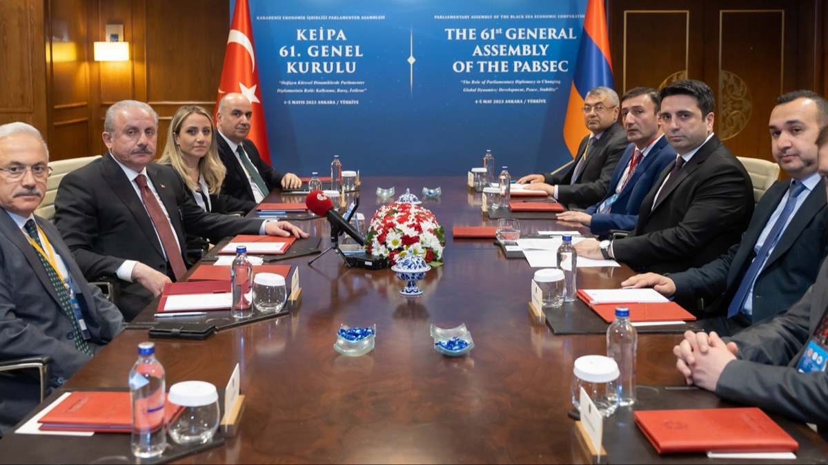TBMM Bakan entop, Alen Simonyan ile bir araya geldi