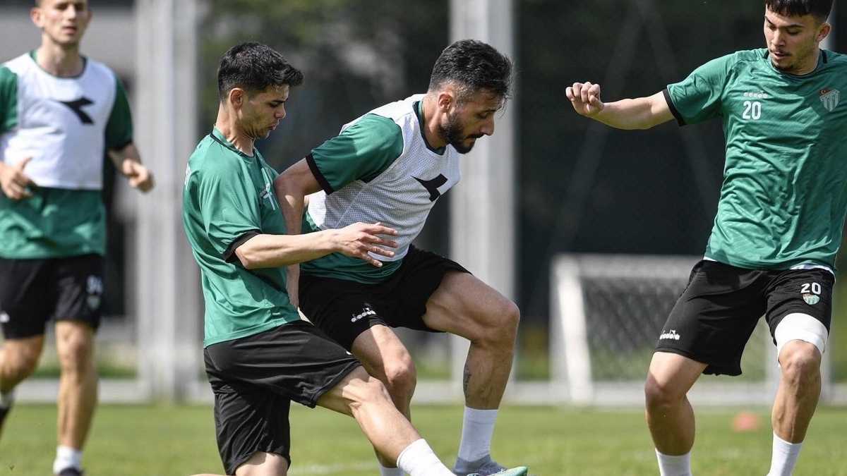 Bursaspor, anlurfaspor mesaisini tamamlad