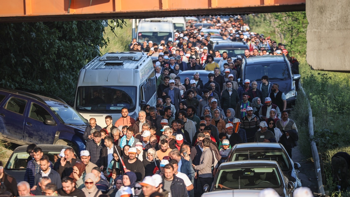 stanbul trafiinde ''Byk stanbul Mitingi'' dn younluu 