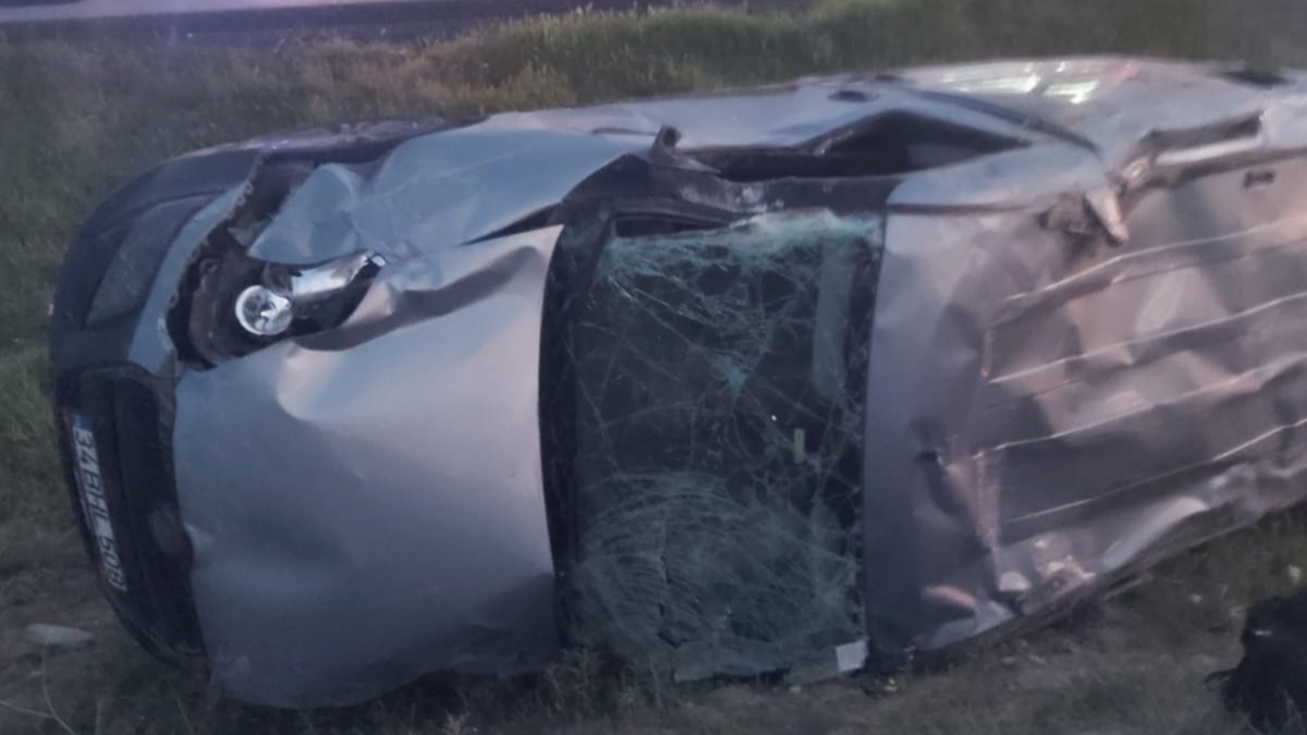 Aksaray'da hafif ticari araç şarampole devrildi! 5 yaralı