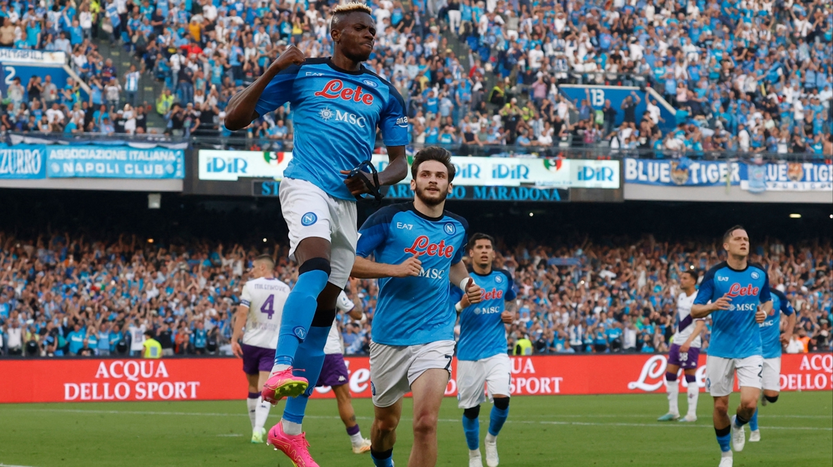 ampiyon Napoli evinde 3 puann sahibi oldu