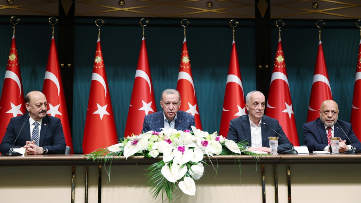 Cumhurbakan Erdoan aklad: Kamu iisine yzde 45 zam