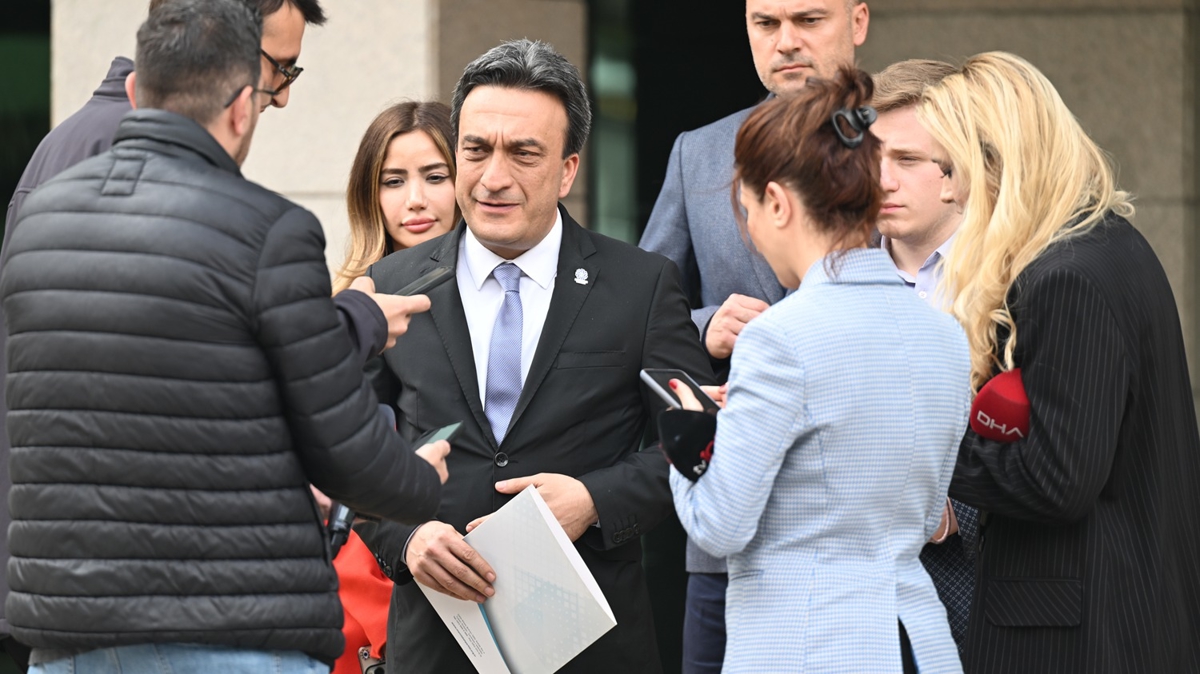 Muharrem nce'nin adaylktan ekilmesine ilikin evraklar YSK'ye teslim edildi