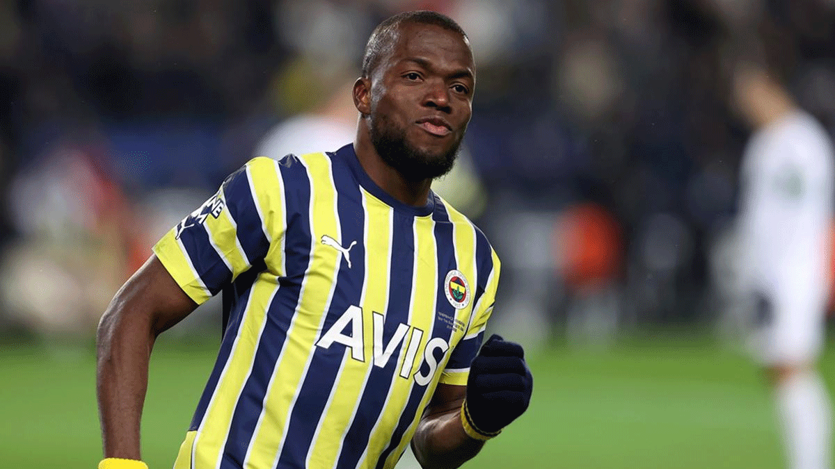 Enner Valencia, lkesinde okul yaptrd