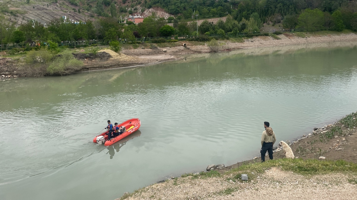 Munzur ay'nda kaybolan nc kiinin de cansz bedeni bulundu