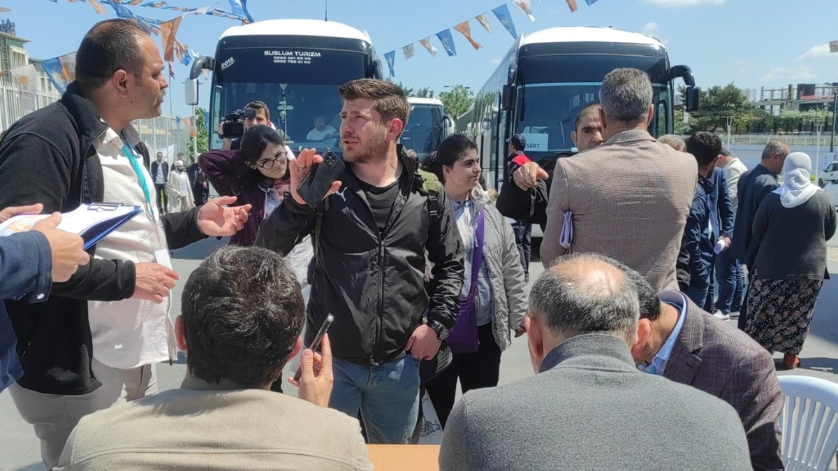 AK Parti'den stanbul dnda oy kullanacaklara cretsiz otobs seferi