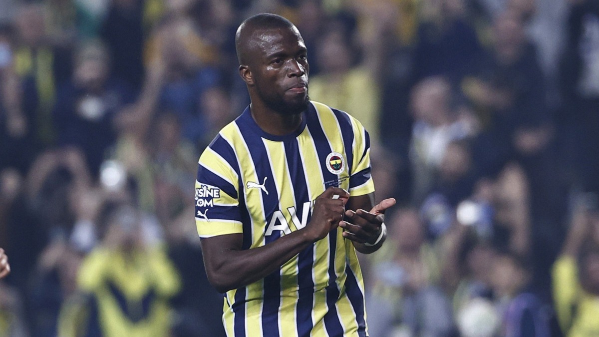 Enner Valencia gidiyor, dnya yldz geliyor