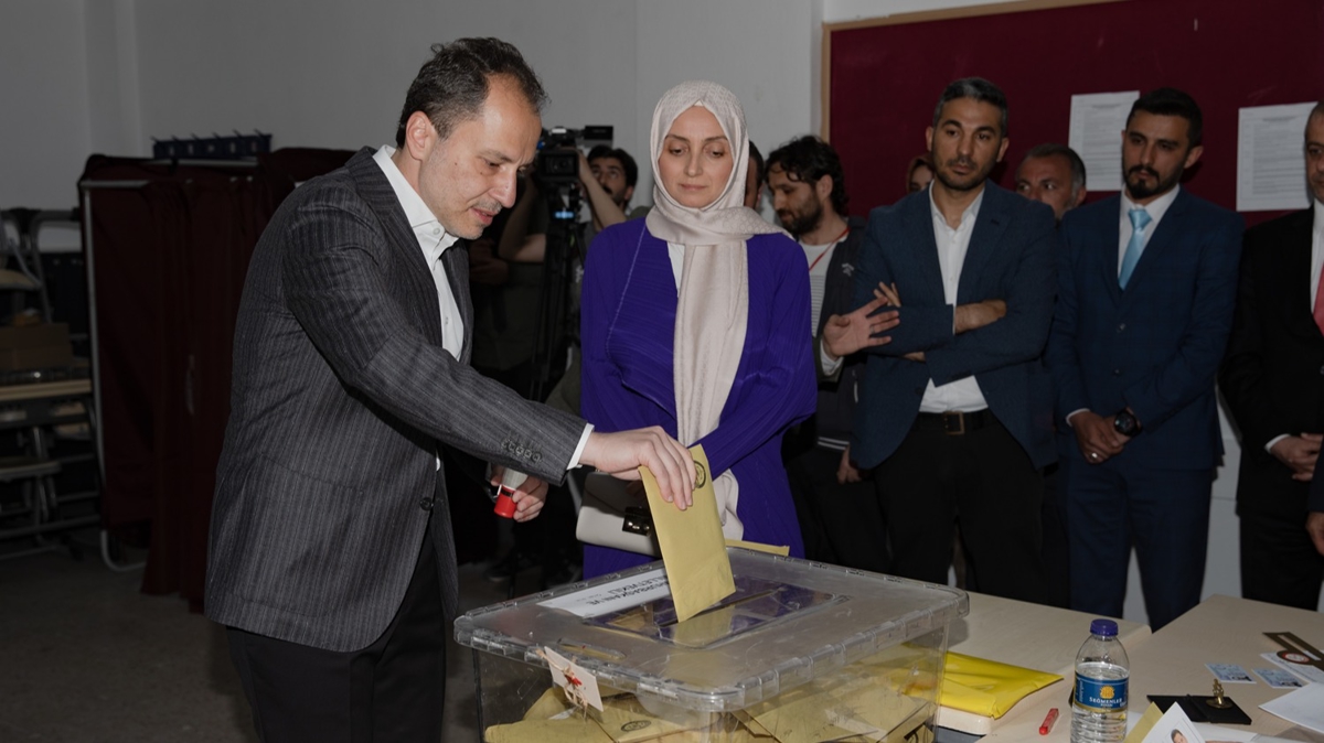 Fatih Erbakan ve eşi oyunu Balgat'ta kullandı 
