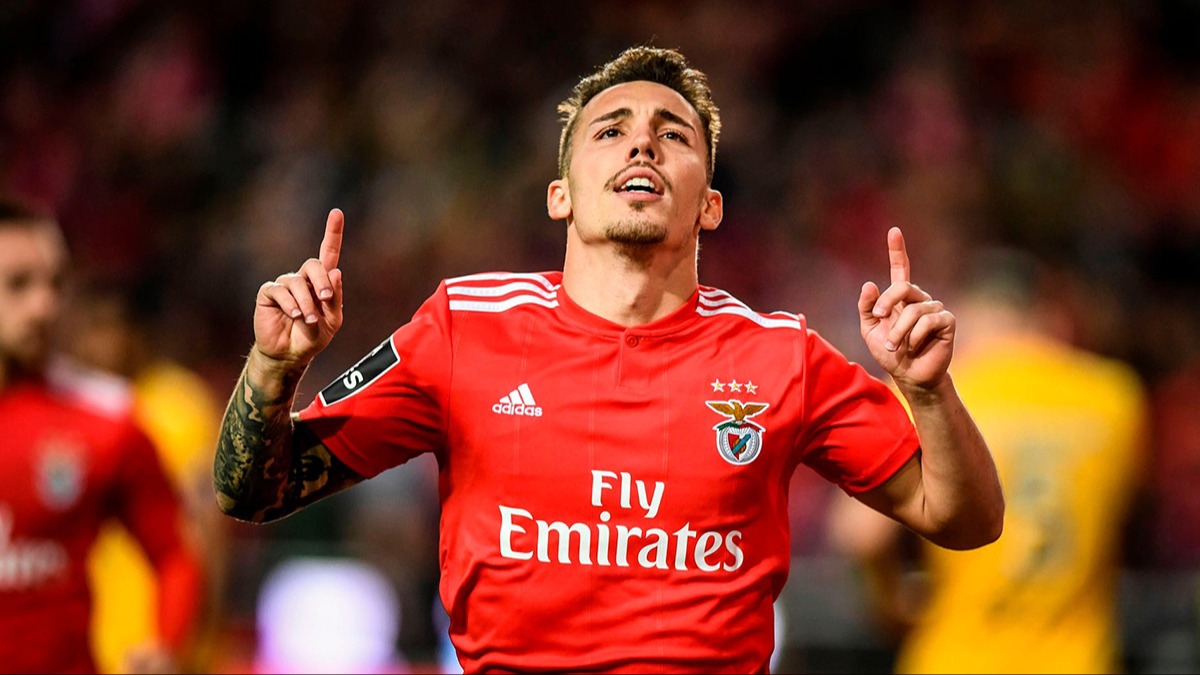 Bayer Leverkusen, Alejandro Grimaldo'yu renklerine balad 