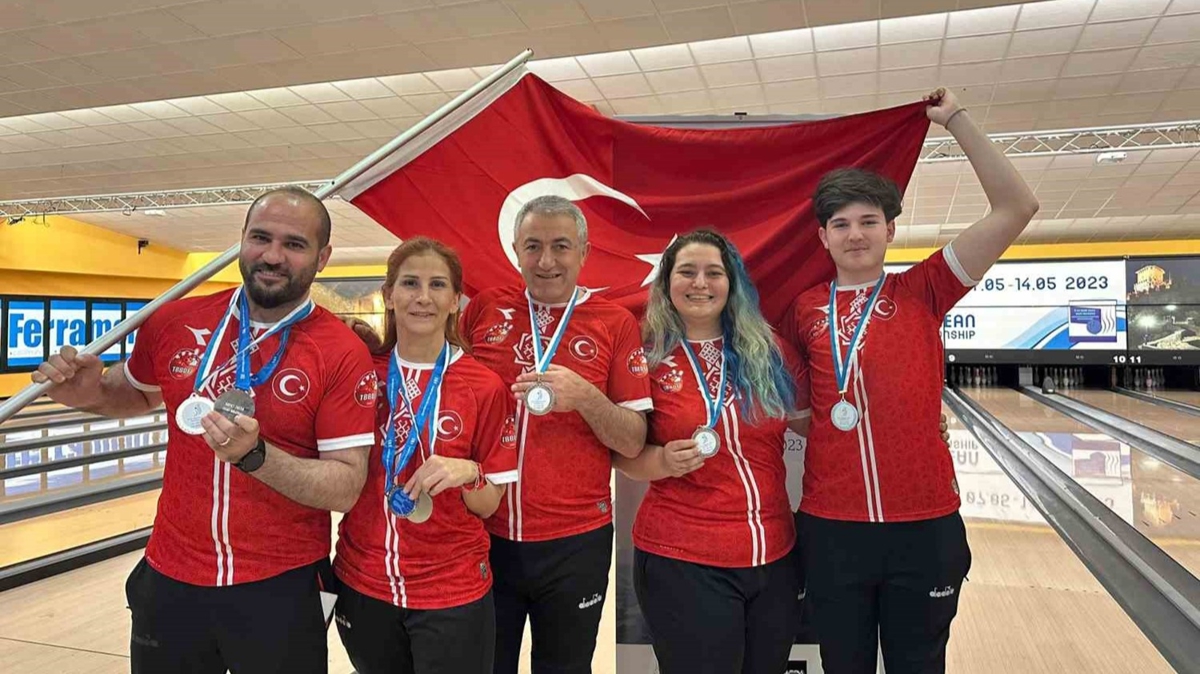 Bowling Milli Takm, baarlara doymuyor