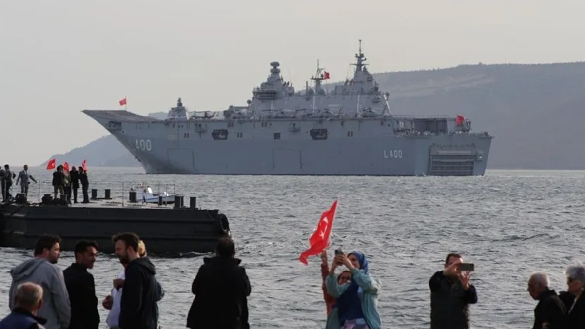 Tarihi ana vatandalar elik etti! TCG Anadolu anakkale Boaz'ndan geti