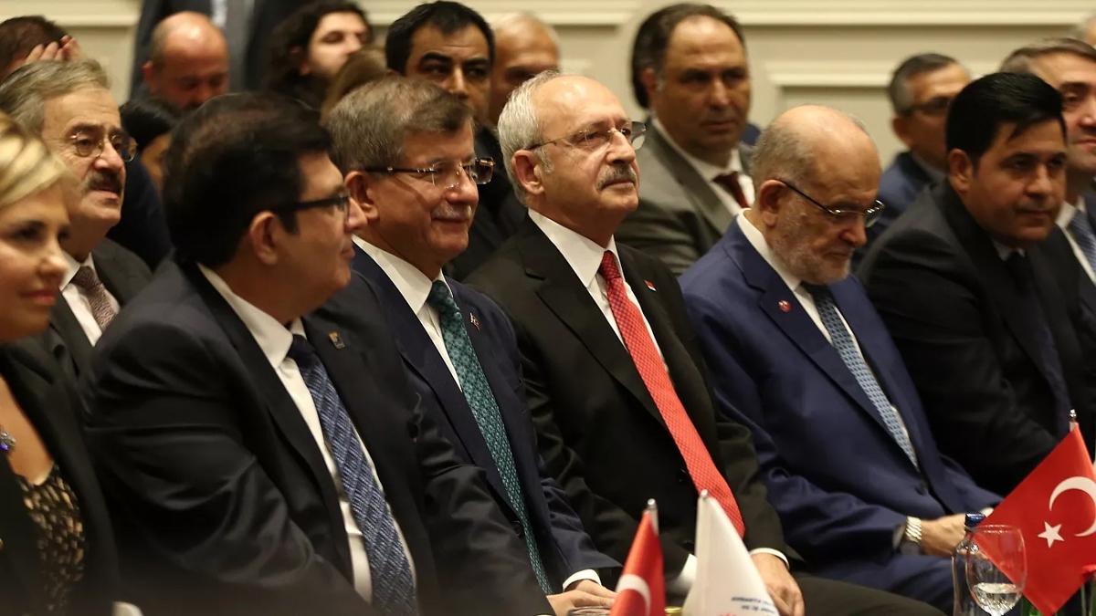 Davutoğlu'ndan CHP'lilerin tepkisini çeken paylaşım! Silmek zorunda kaldı