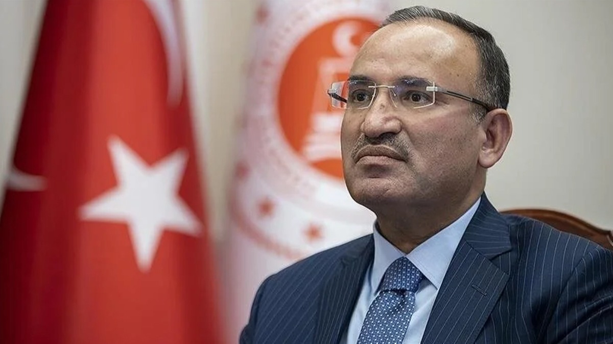 Bakan Bozda'dan muhalefete, depremzedelere hakaret eletirisi