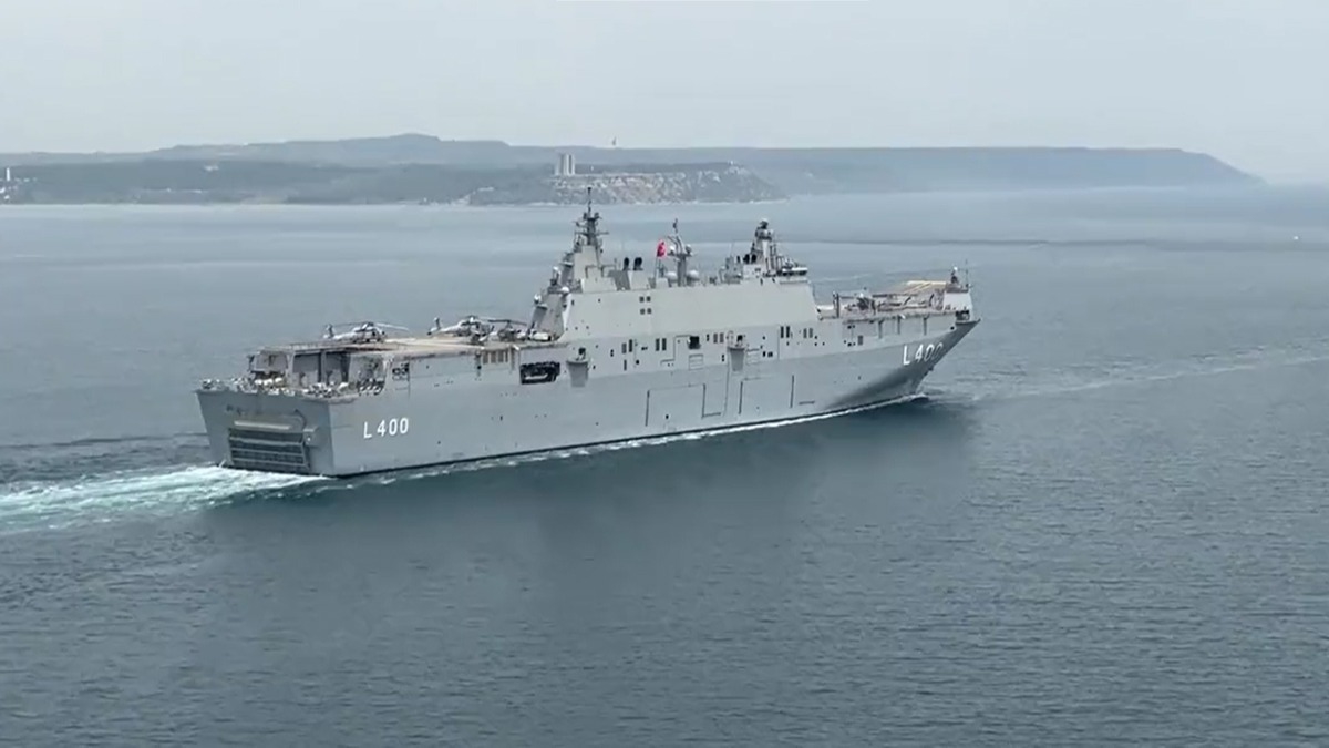 anakkale Boaz'ndan geti! TCG Anadolu ehitler Abidesi'ni selamlad