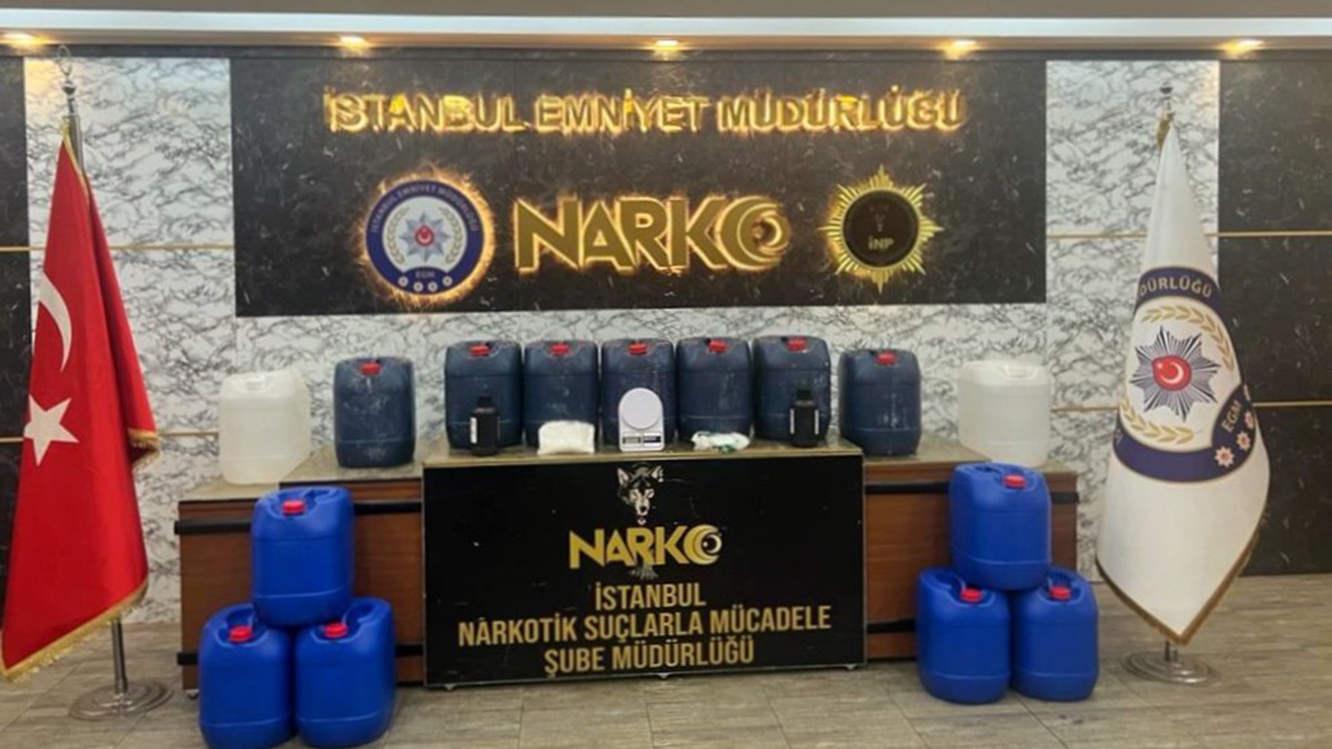 stanbul'da 386 kilogram uyuturucu ele geirildi