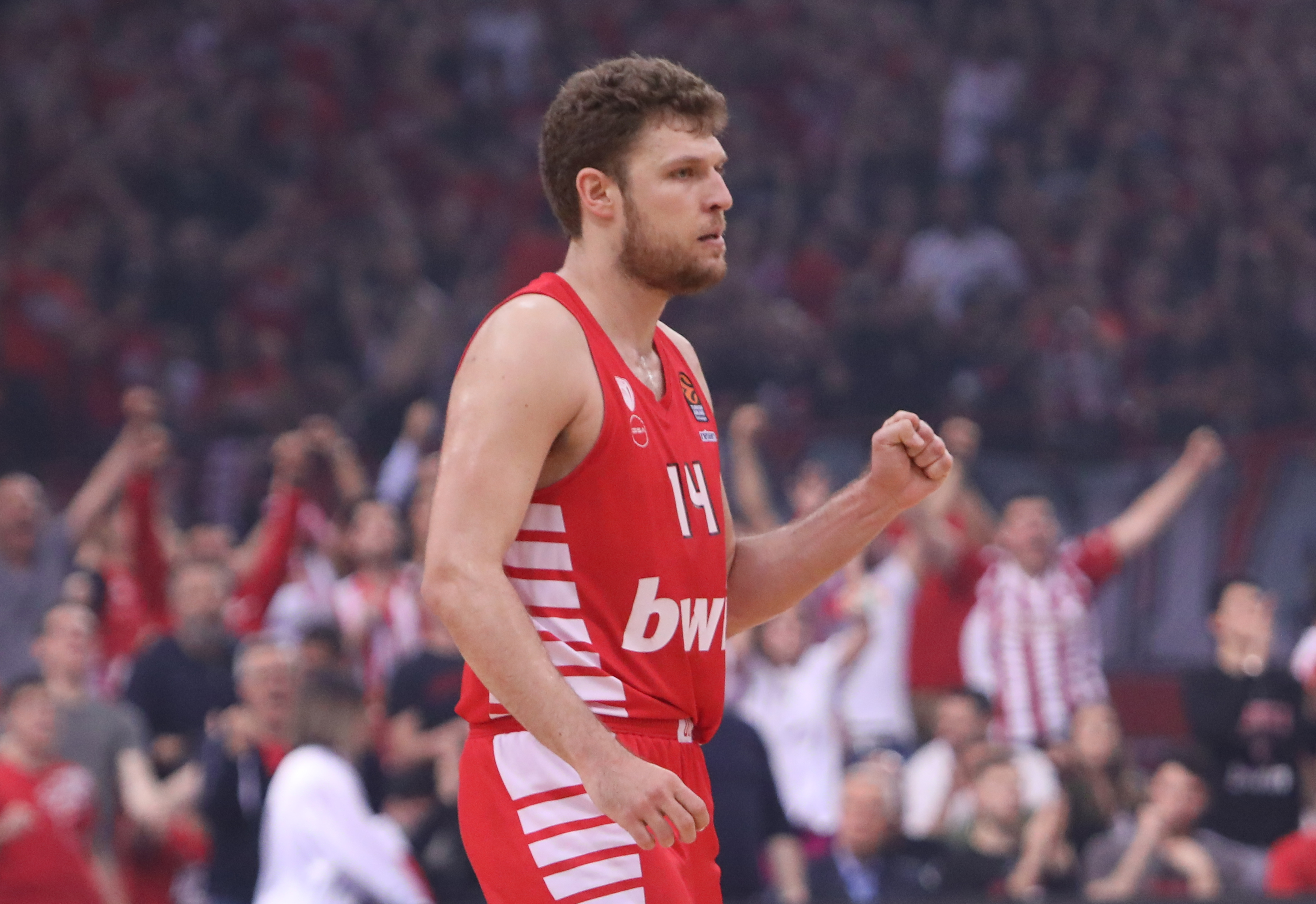 THY Avrupa Ligi'nde sezonun MVP'si Sasha Vezenkov oldu