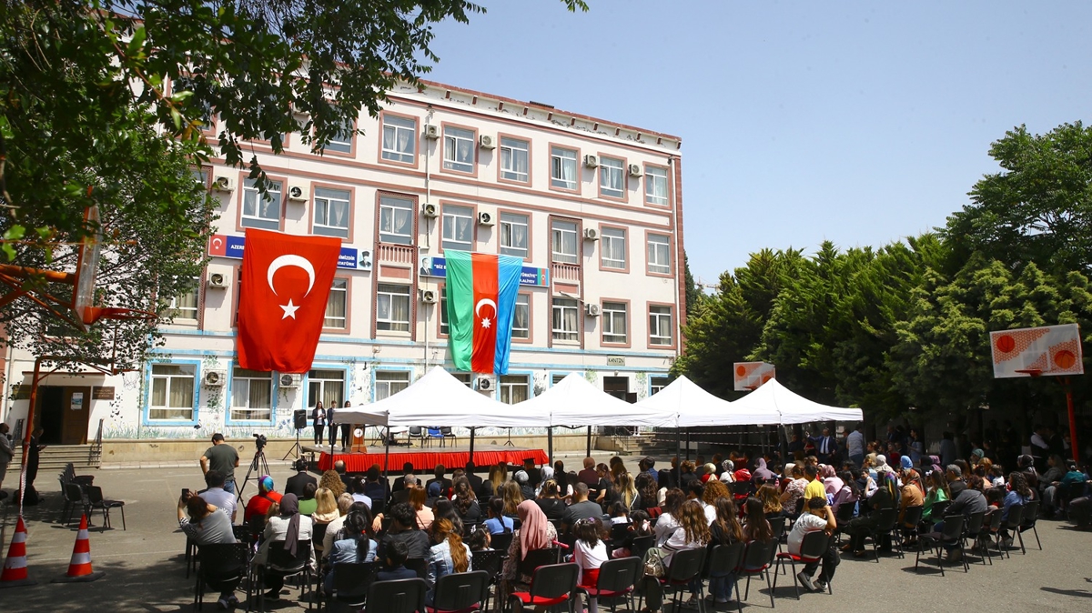 Azerbaycan'da ''19 Mays'' nedeniyle tren dzenlendi