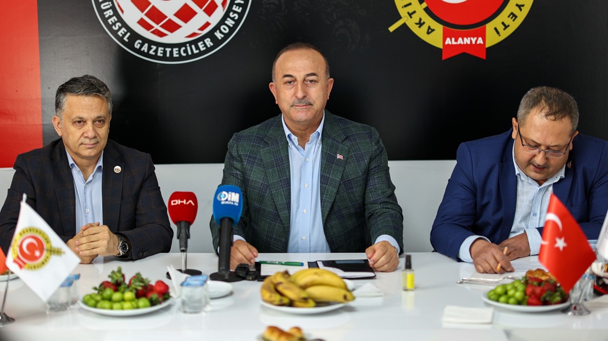 Bakan Çavuşoğlu: Çıkın söyleyin, YPG bir terör örgütü müdür, değil midir, size göre?