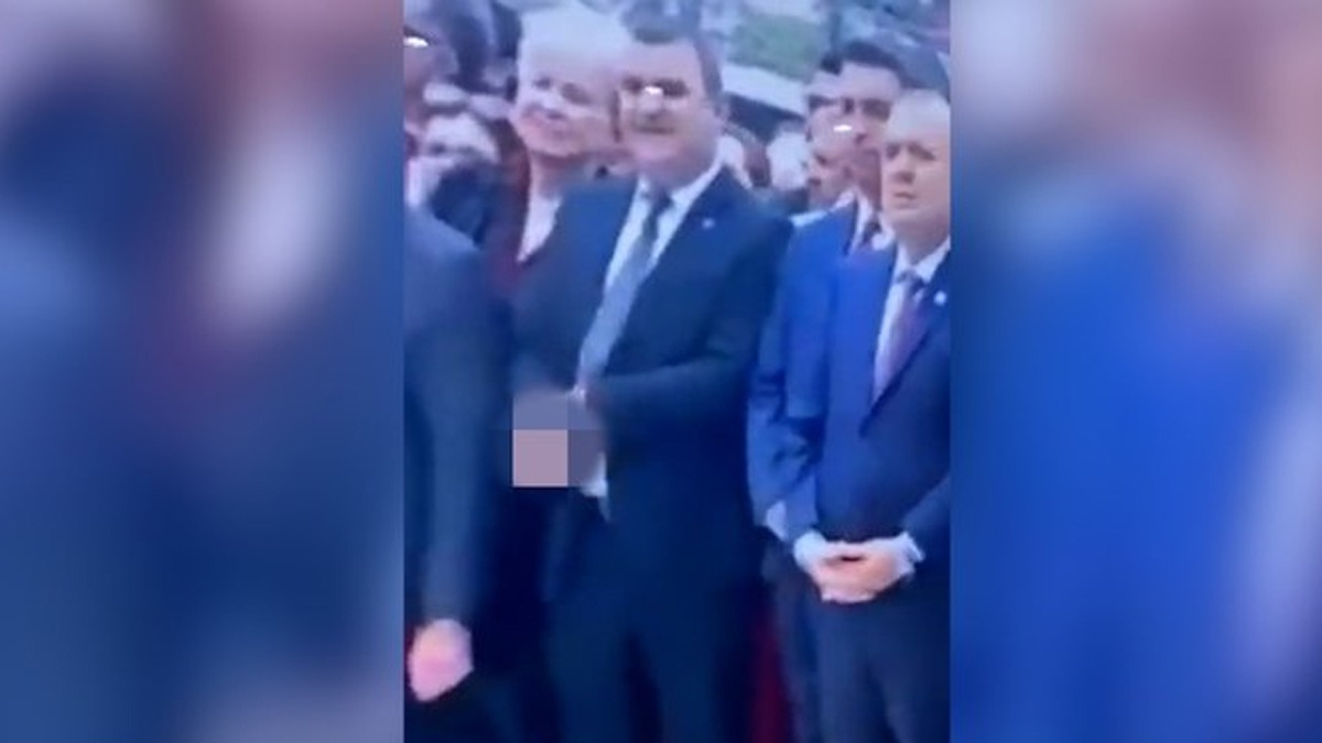 19 Mays treninde CHP yneticisinden gazetecilere irkin hareket