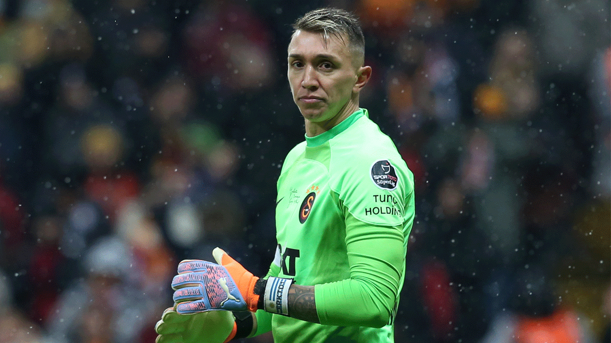 Fernando Muslera'dan artan hareket 