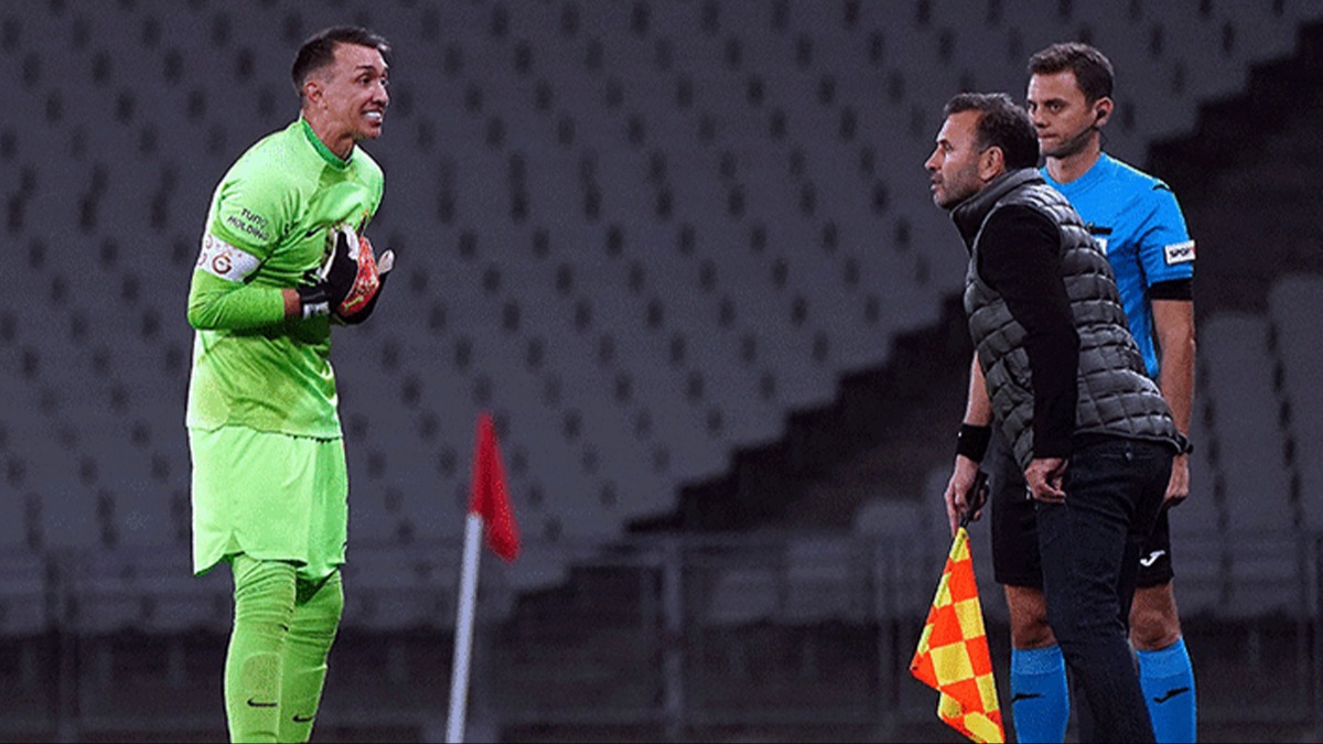 Okan Buruk, Fernando Muslera ile grt 