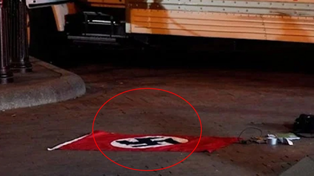 Beyaz Saray'da Nazi panii! Gvenlik bariyerlerine arpan ara...